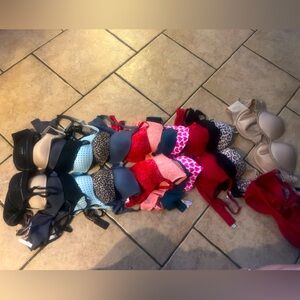 Victorias Secret 34DD 17 bras